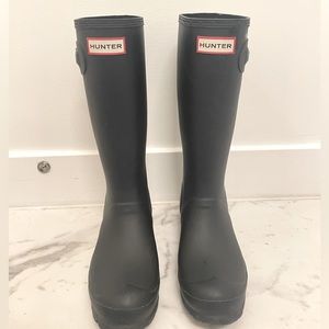 Black hunter rain boots, size 5.5